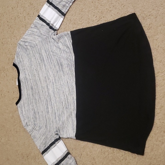 Victoria's Secret PINK 3 Quarter Sleeved T-Shirt - Picture 8 of 8